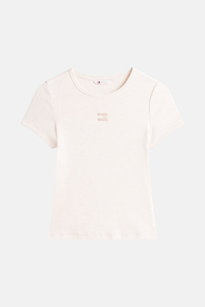 T-shirt beige à côtes en coton, de Tommy Jeans, avec un logo carré ton sur ton sur la poitrine.