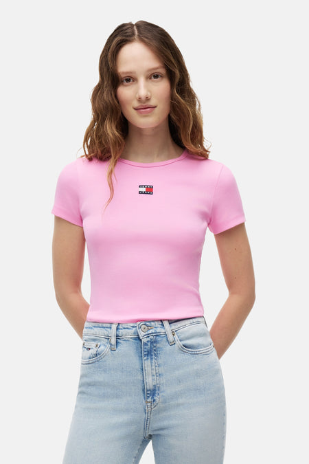 Effenckleur roze T-shirt met korte mouwen van TOMMY JEANS met logo op de borst.