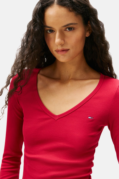 T-shirt rose à manches longues de Tommy Jeans, en maille côtelée avec un petit logo sur la poitrine.