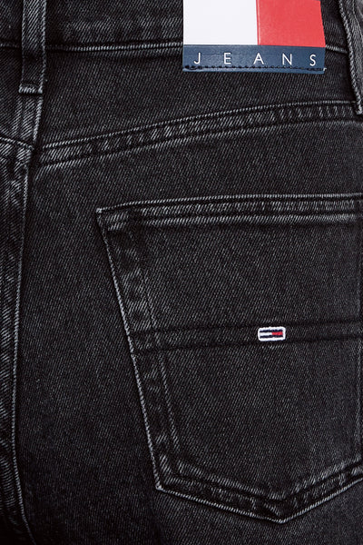 Jean large noir de Tommy Jeans avec poche arrière et étiquette logo.