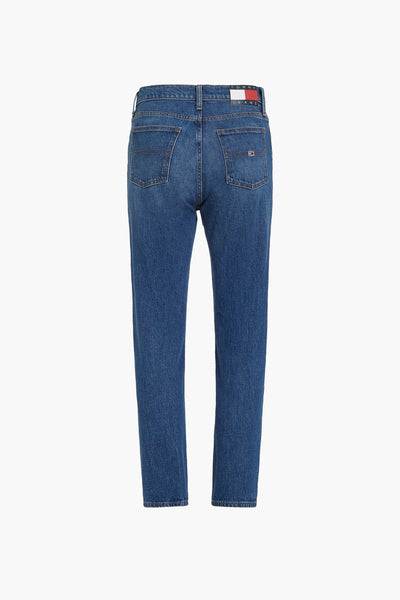 Jean slim en denim bleu foncé de Tommy Jeans, avec poches arrière et étiquette logo.