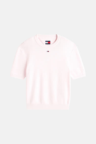 Roze rondehals trui van TOMMY JEANS in fijne brei met discreet logo op de borst.