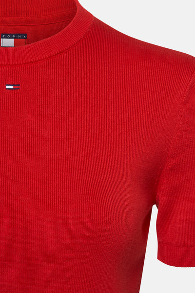 Pull rouge à col rond de TOMMY JEANS, en maille côtelée avec un logo subtil.
