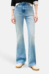 Uitlopende jeans van lichtblauw denim van TOMMY JEANS, met lichte wassing en rafelige zomen.