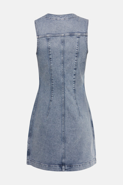 Robe en denim bleu moyen de TOMMY JEANS, coupe ajustée, vue arrière.