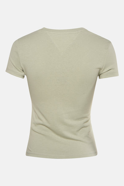Groen T-shirt met korte mouwen van TOMMY JEANS, ronde hals en aansluitende pasvorm.