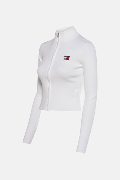 Witte geribde gebreide TOMMY JEANS bodywarmer met ritssluiting en iconisch logo op de borst.