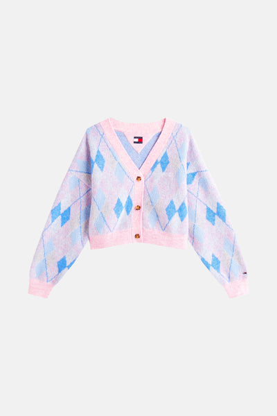 Cardigan rose en maille jacquard de Tommy Jeans, motif losanges bleu et gris, boutons marron.