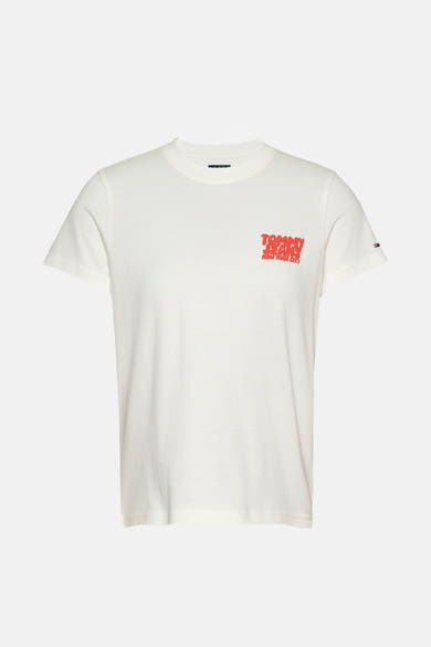 T-shirt à manches courtes blanc uni de Tommy Jeans, avec un logo imprimé rouge.