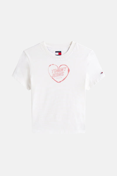 T-shirt blanc à manches courtes de TOMMY JEANS, orné d'un cœur rouge imprimé.