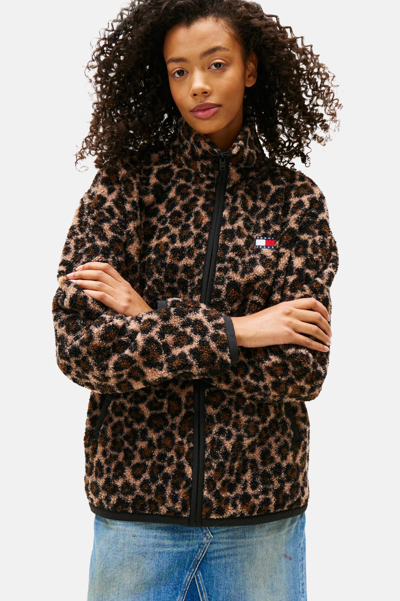 Polaire multicolore de Tommy Jeans avec un imprimé léopard et une fermeture éclair noire.