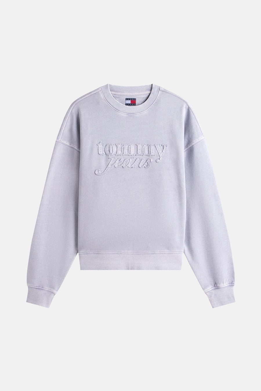 Mauve sweater van TOMMY JEANS met toon-op-toon geborduurd logo op de voorkant.