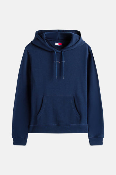 Marineblauwe hoodie van Tommy Jeans, met trekkoord en kangoeroezak aan de voorkant.
