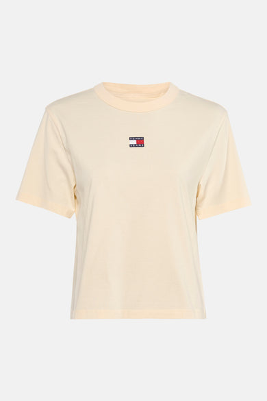T-shirt jaune à manches courtes de TOMMY JEANS avec logo drapeau sur la poitrine.