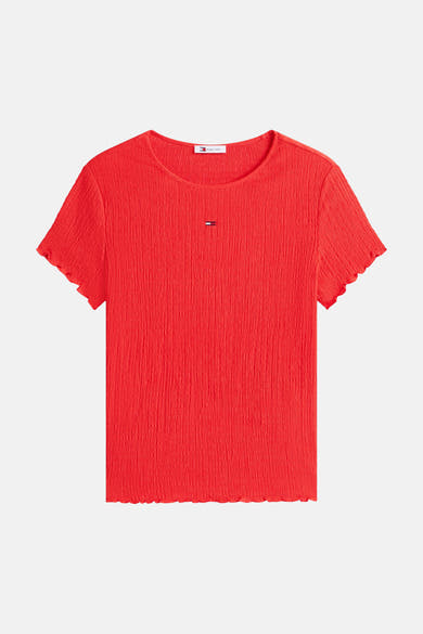 Rood T-shirt met korte mouwen van Tommy Jeans, met een gewafeld textuurpatroon en een geschulpte zoom.