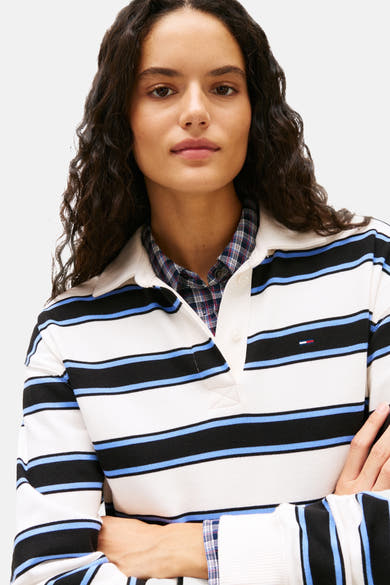 Multikleurig poloshirt met lange mouwen van TOMMY JEANS met horizontale strepen en witte knoopsluiting.