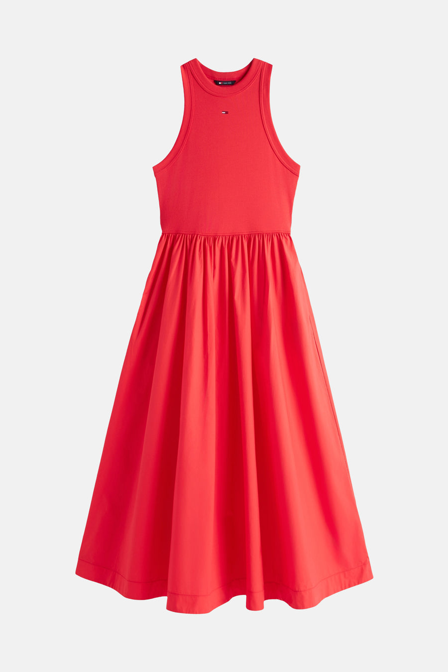 Robe rouge de TOMMY JEANS, avec une coupe évasée et un petit logo sur le buste.
