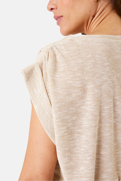 Beige T-shirt met korte mouwen van GARCIA, met een geplooid detail op de schouder.