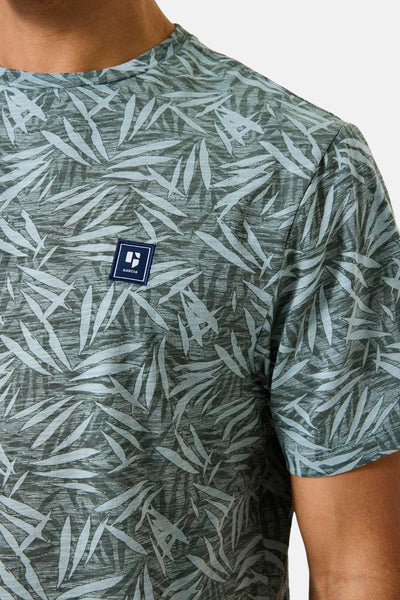 Kaki T-shirt met korte mouwen van GARCIA, met een gestileerd bladmotief.