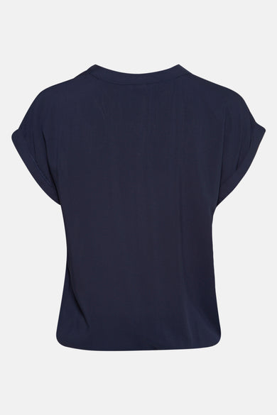Blouse bleu marine à manches courtes de Zabaione, avec revers aux manches et coupe ample.