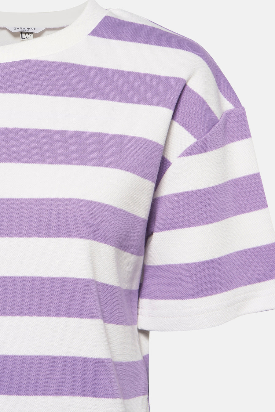 Zabaione paars gestreept T-shirt met korte mouwen, met een patroon van horizontale strepen.