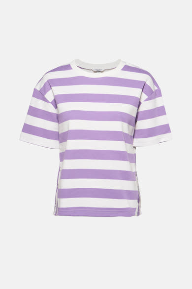 Zabaione paars T-shirt met korte mouwen, witte horizontale strepen, relaxte pasvorm met decoratieve knopen aan de zijkanten.