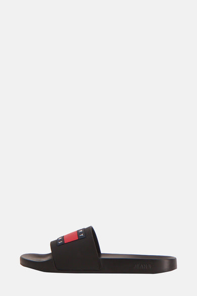 Zwarte teenslippers van Tommy Jeans met het merklogo op de band.
