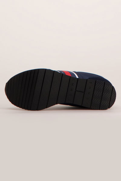 Baskets bleu marine TOMMY JEANS, semelle crantée noire avec rayures contrastées.