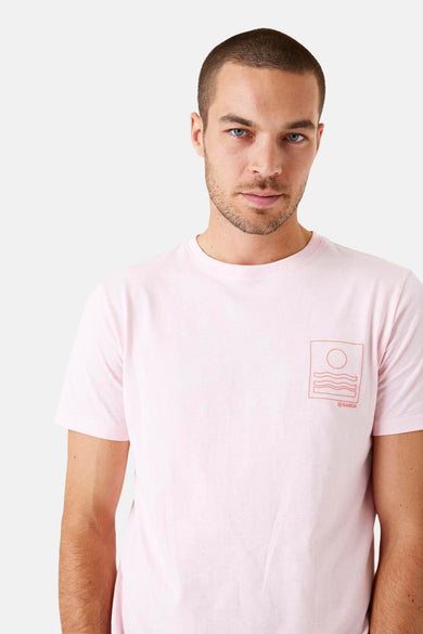 T-shirt rose à manches courtes de GARCIA, avec un motif graphique sur la poitrine.
