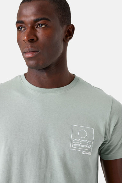 Kaki T-shirt met korte mouwen van GARCIA, met grafische print op de borst.