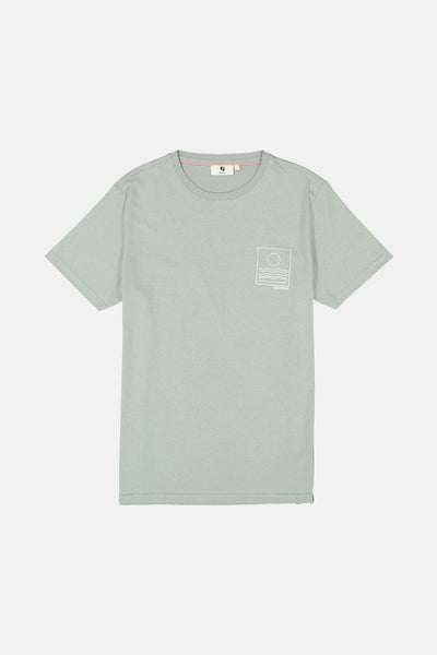 Kaki T-shirt met korte mouwen van GARCIA, met een grafische print op de borst.