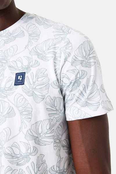 Wit T-shirt met korte mouwen van GARCIA, met een all-over tropisch bladmotief.