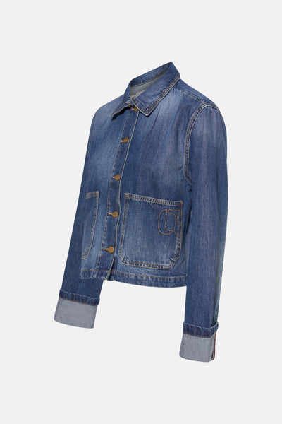 Veste courte en denim bleu moyen de Le Temps des Cerises avec poches plaquées et manches retroussées.