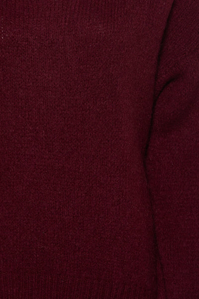 Pull col V rouge d'AMELIE ET AMELIE, en maille duveteuse.