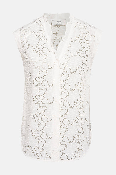 Wit Engels borduurwerk blouse van Le Temps des Cerises, met knoopsluiting en ruchesdetails.