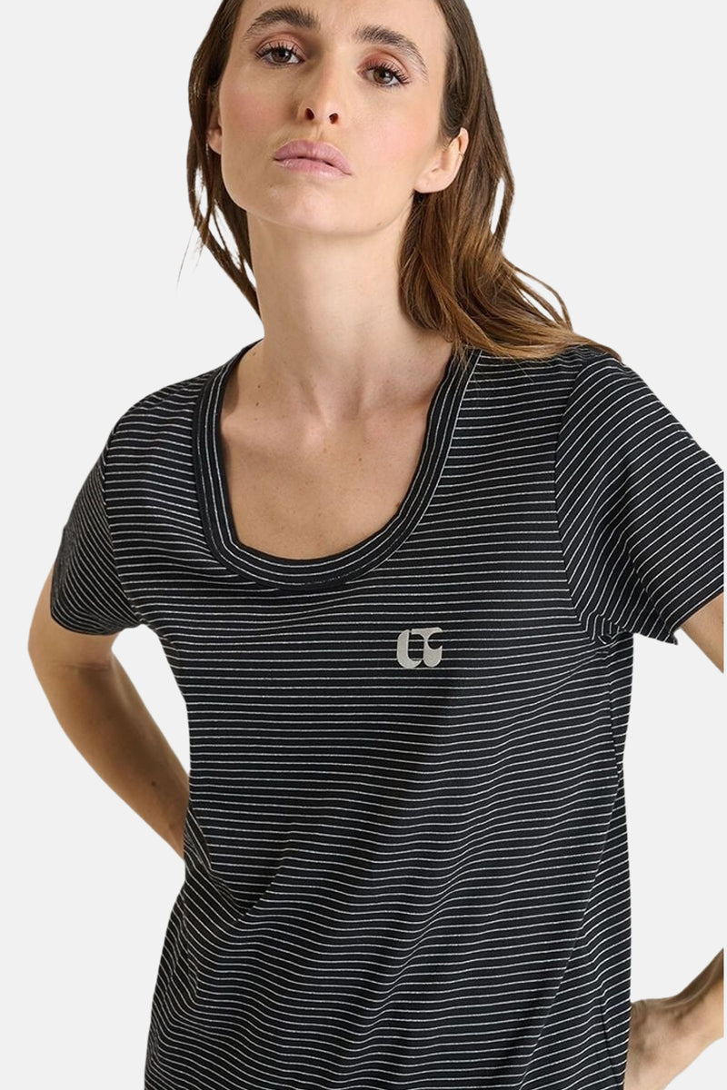 Zwart gestreept T-shirt met korte mouwen van Le Temps des Cerises, met decoratief logo.