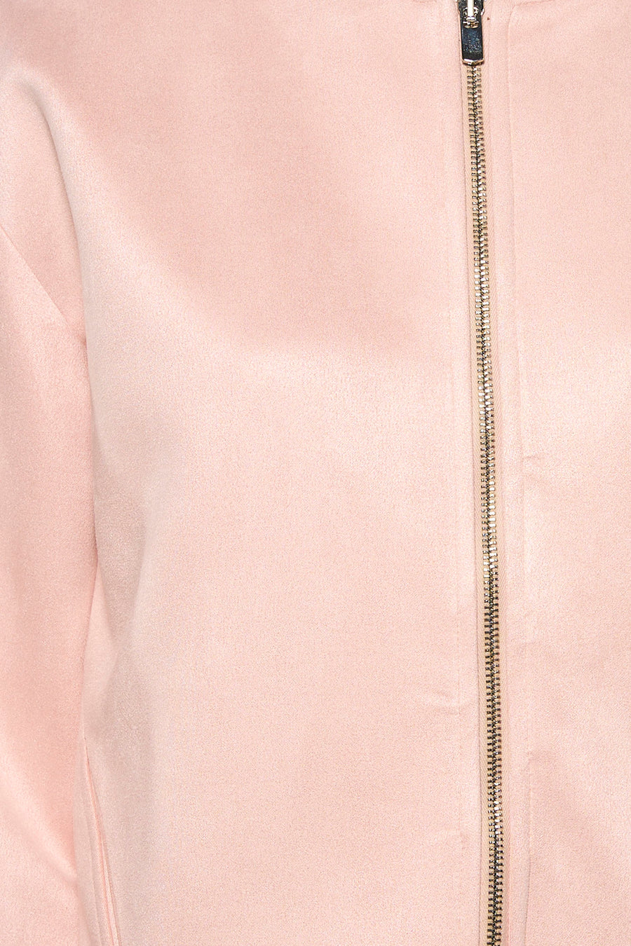 Korte roze jas van AMELIE ET AMELIE met ritssluiting, close-up.