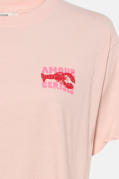 T-shirt rose à manches courtes de Le Temps des Cerises avec un imprimé homard rouge et rose.