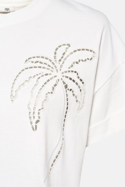 T-shirt blanc à manches courtes de Le Temps des Cerises avec motif ajouré en forme de palmier.

