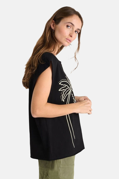 Zwart T-shirt met korte mouwen van Le Temps des Cerises met wit palmboommotief.