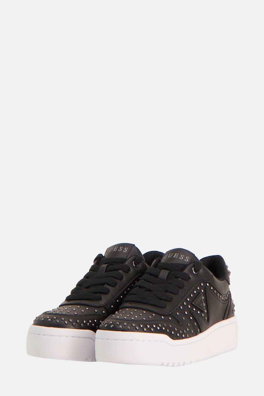 Zwarte Guess sneakers, versierd met decoratieve studs en witte zolen
