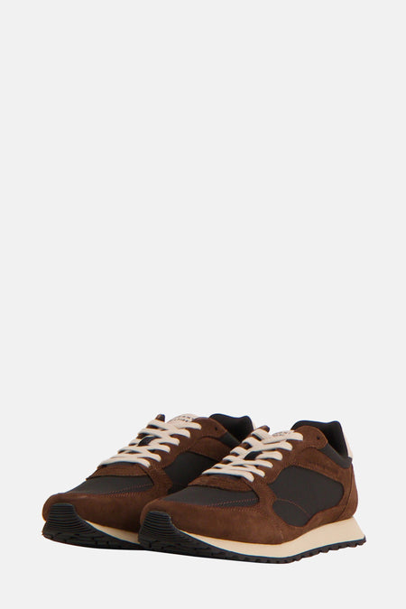 Bruine TOMMY JEANS sneakers, met suède en stoffen inzetten, crèmekleurige veters en contrasterende zool.