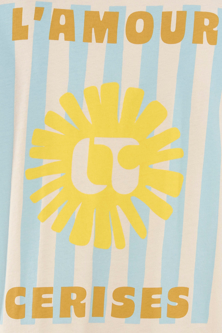 T-shirt écru à rayures, par Le Temps des Cerises, avec motif soleil et lettrage jaune.
