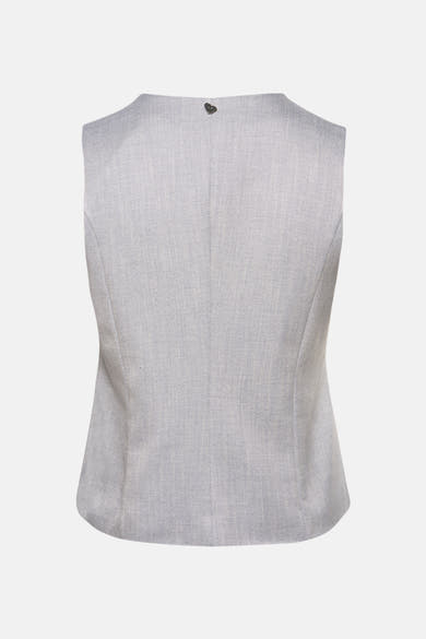 Veste tailleur gris clair de AMELIE ET AMELIE, détail bouton décoratif, coupe cintrée, vue de dos.
