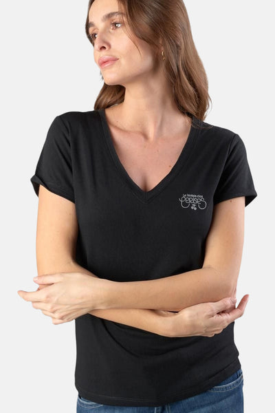 Zwart T-shirt met korte mouwen van Le Temps des Cerises met subtiele opdruk op de borst.