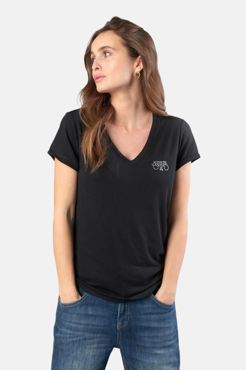 Zwart T-shirt met korte mouwen van Le Temps des Cerises, met een kleine opdruk.