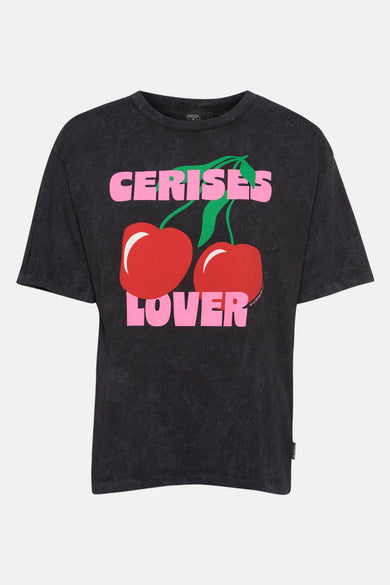 Zwart T-shirt met korte mouwen van Le Temps des Cerises, met kersenmotief en roze tekst.