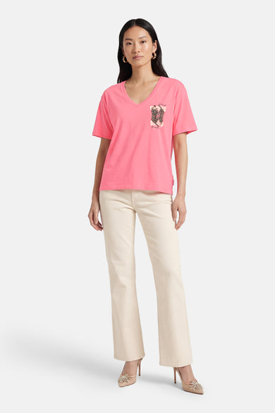 T-shirt rose à manches courtes de Le Temps des Cerises, avec motif tigres sur la poitrine.
