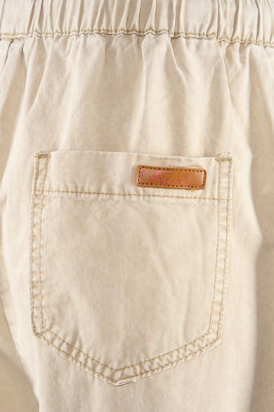Pantalon beige de ADORE avec poche arrière plaquée et taille élastiquée