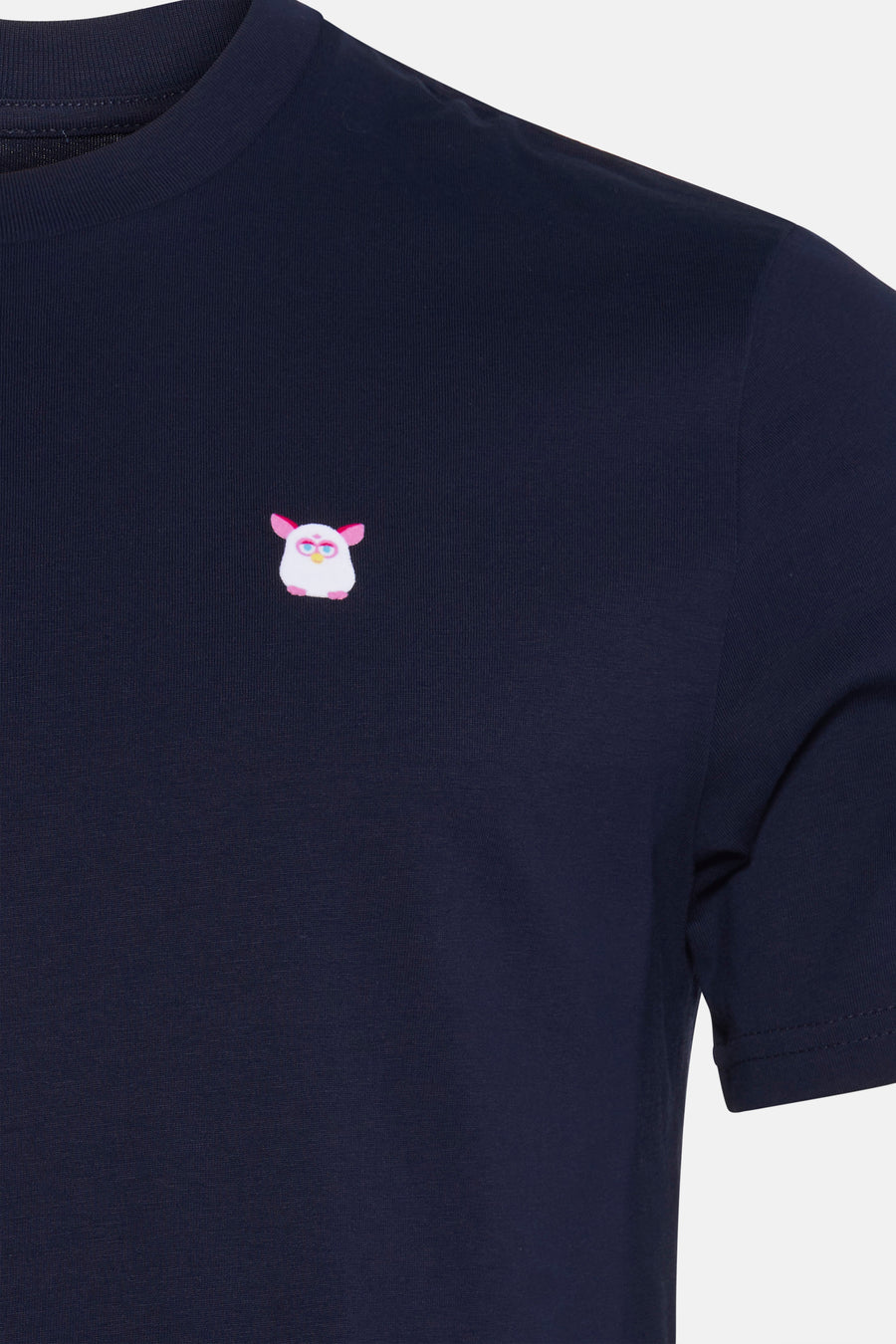 T-shirt bleu à manches courtes de STROM avec un petit motif brodé sur la poitrine.
